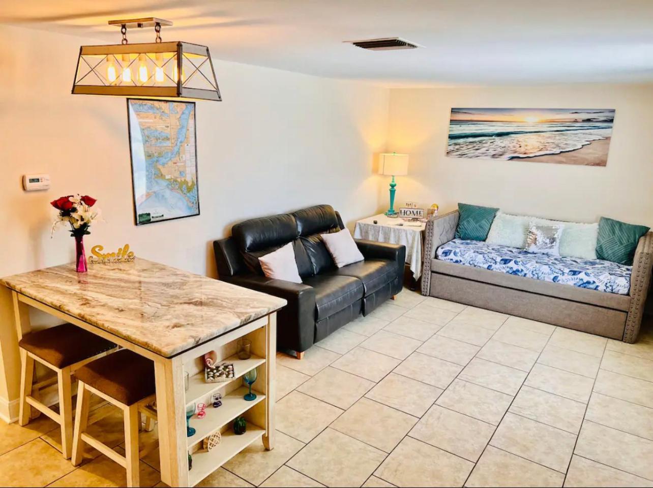 Cozy Home With One Bedroom Cape Coral Zewnętrze zdjęcie
