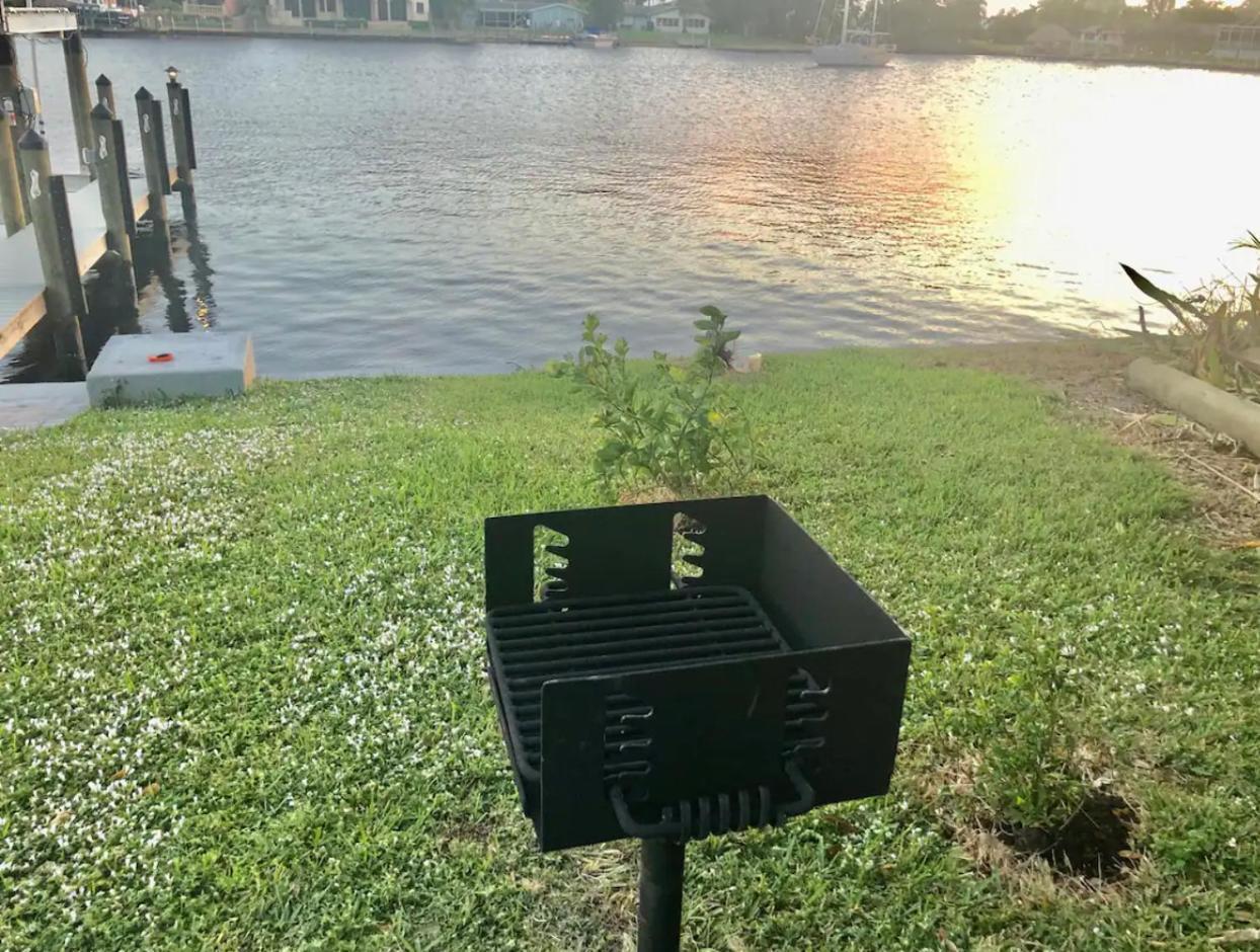 Cozy Home With One Bedroom Cape Coral Zewnętrze zdjęcie